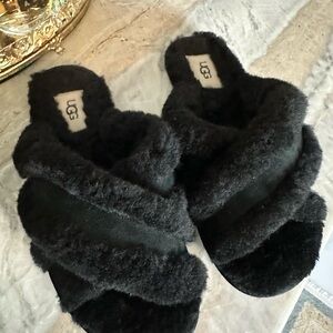 UGG Women's Black Fluffy Slippers